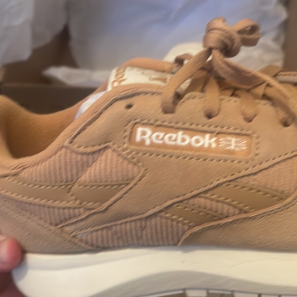 NWT Limited edition Reebok camel color corduroy classics - Picture 4 of 6